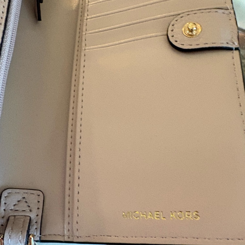 🩷🩷MICHAEL KORS JET SET LEATHER CHARL SMART PHONE CROSSBODY BAG IN SOFT PINK!🩷🩷 - Picture 10 of 10